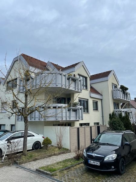 Top gepflegte 2 Zimmer Wohnung mit einer EBK, Balkon sowie Stellplatz in 71139 Ehningen, WM ca: 885€